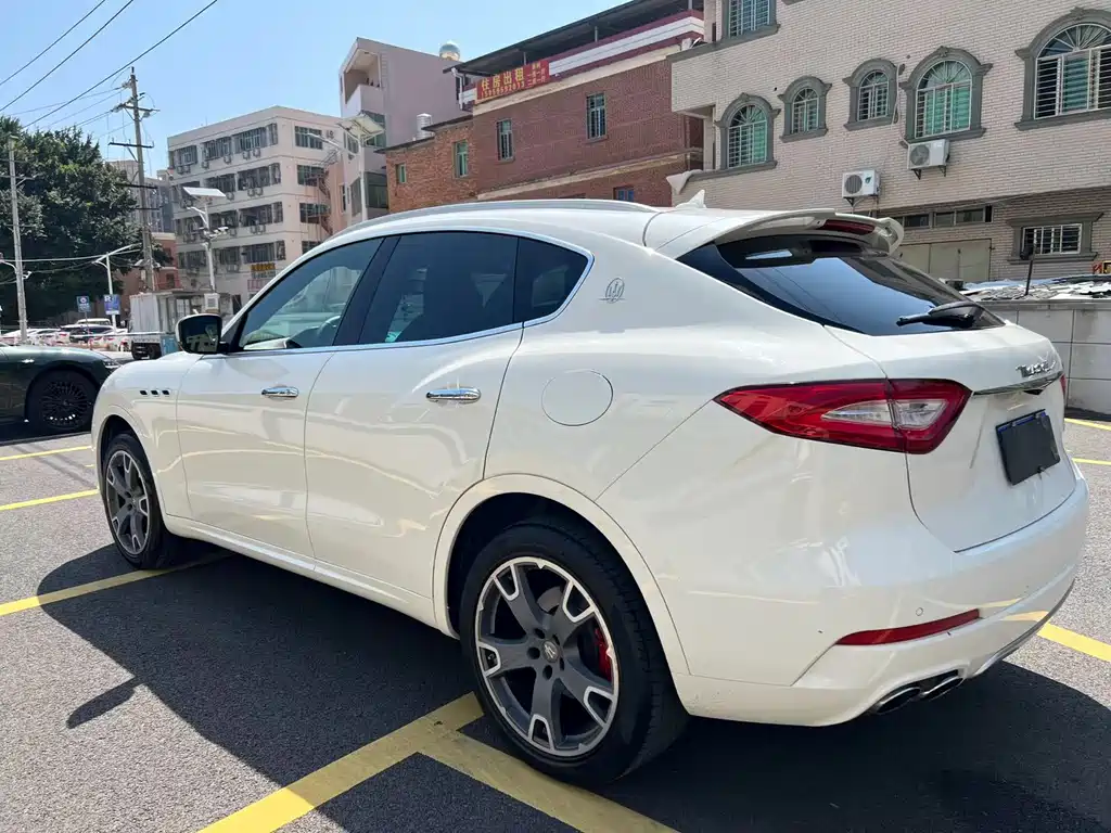 Levante 3.0 T Standard