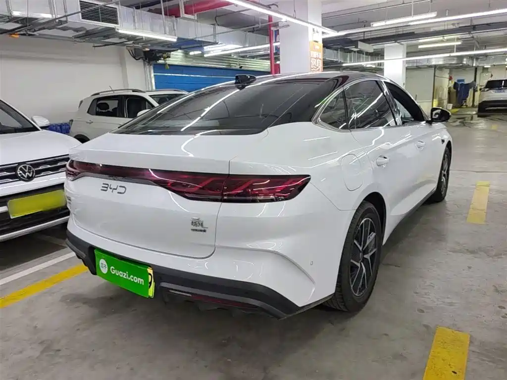 Qin L DM-i Smart Drive 120 KM Transcend