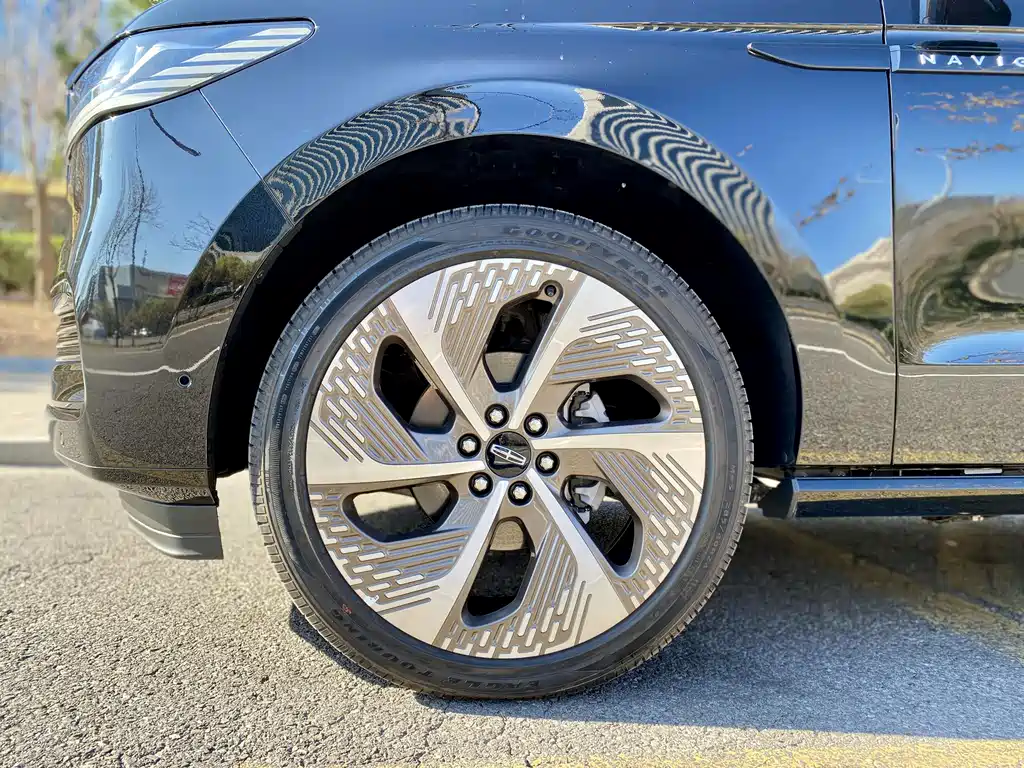 Navigator 3.5 T President