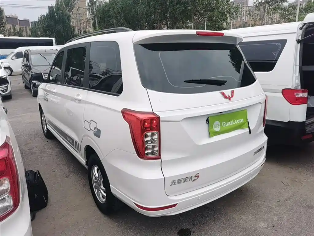 Wuling Hongguang Facelift 1.5 L S Comfort Electric Assist LAR