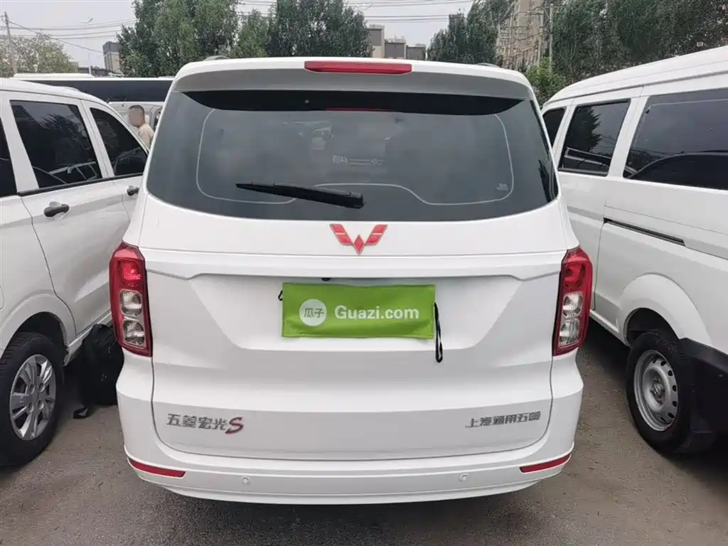 Wuling Hongguang Facelift 1.5 L S Comfort Electric Assist LAR
