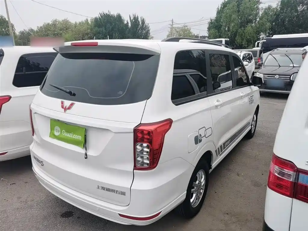 Wuling Hongguang Facelift 1.5 L S Comfort Electric Assist LAR