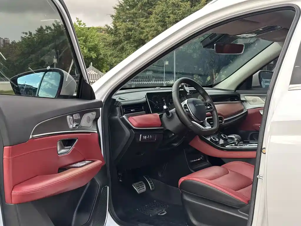Jetour X70 PLUS 1.6 T DCT Land 5-seat