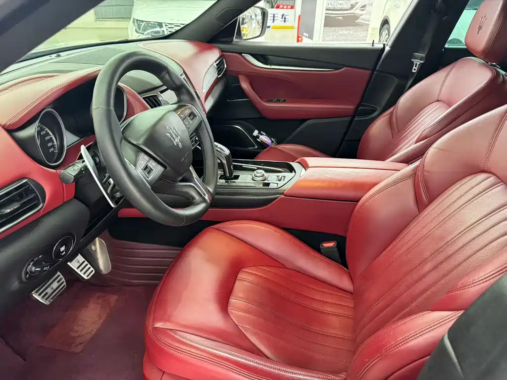 Levante 3.0 T Standard
