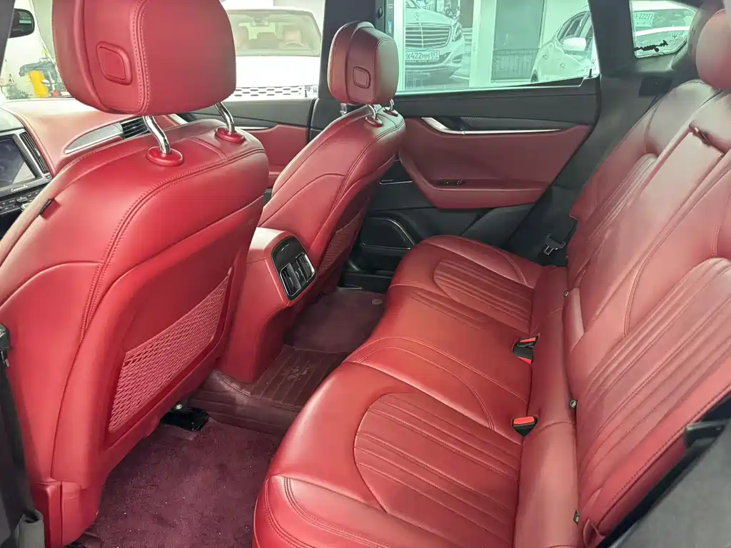 Levante 3.0 T Standard