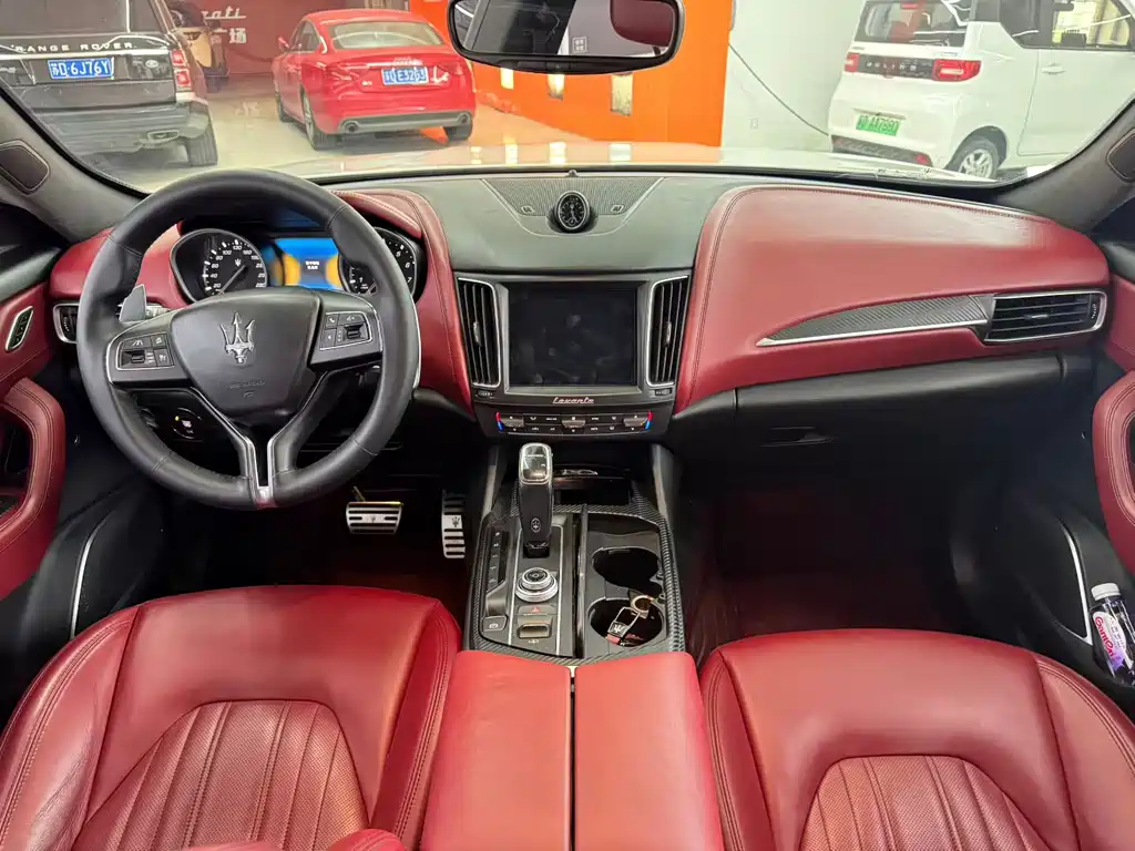 Levante 3.0 T Standard