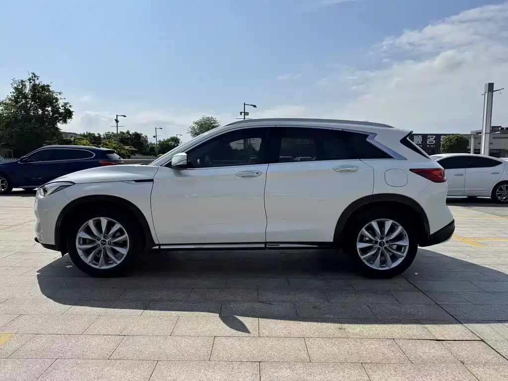 Infiniti QX50 2.0 T 2 WD Fashion
