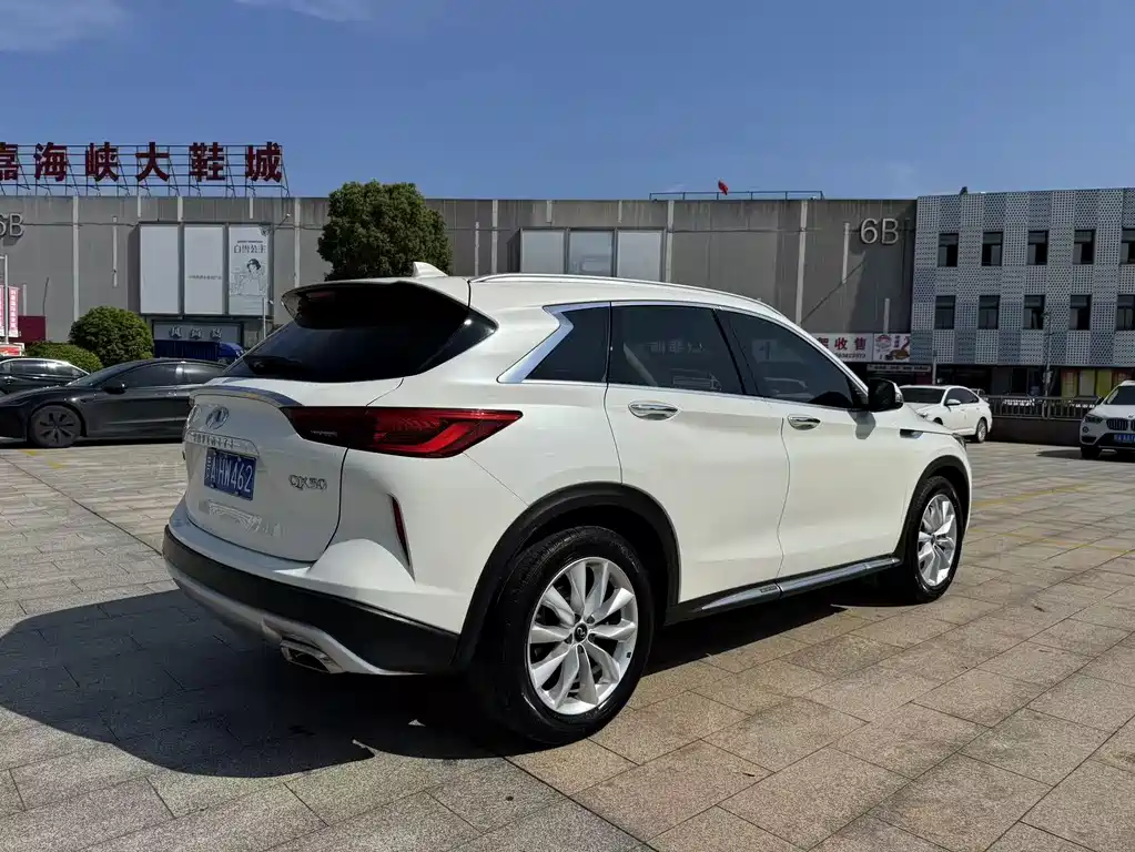 Infiniti QX50 2.0 T 2 WD Fashion