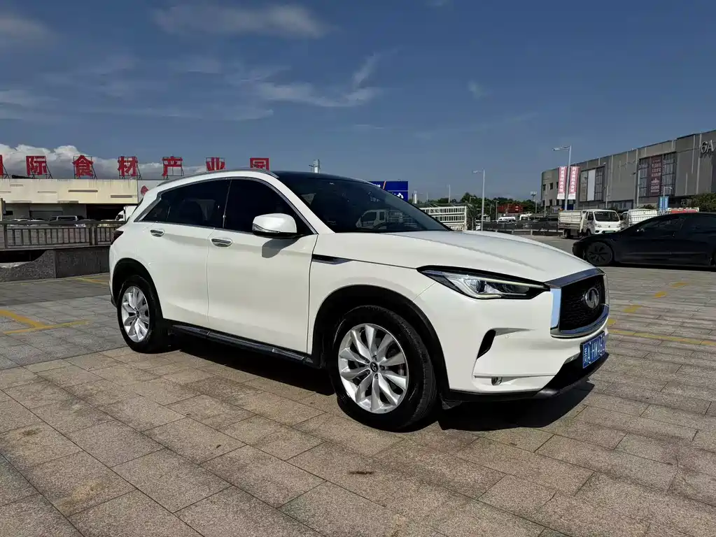 Infiniti QX50 2.0 T 2 WD Fashion