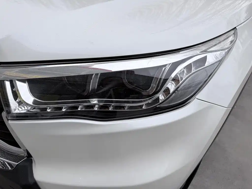 Highlander 2.0 T 4 WD Luxury 7-seat