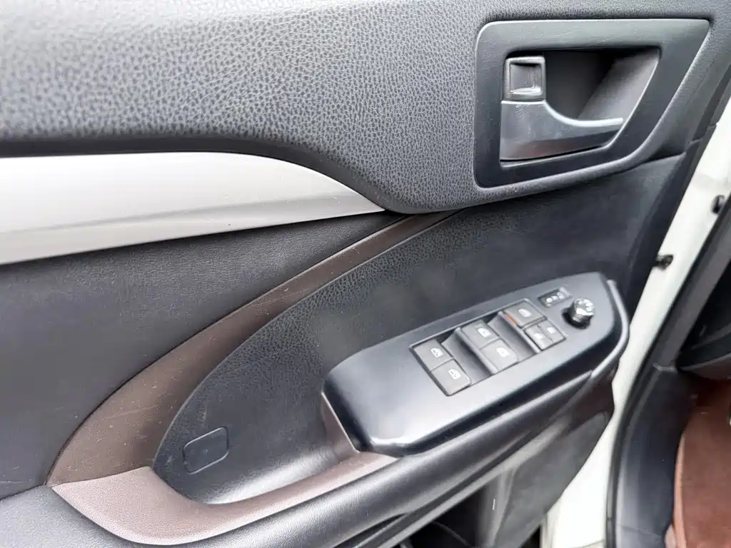 Highlander 2.0 T 4 WD Luxury 7-seat