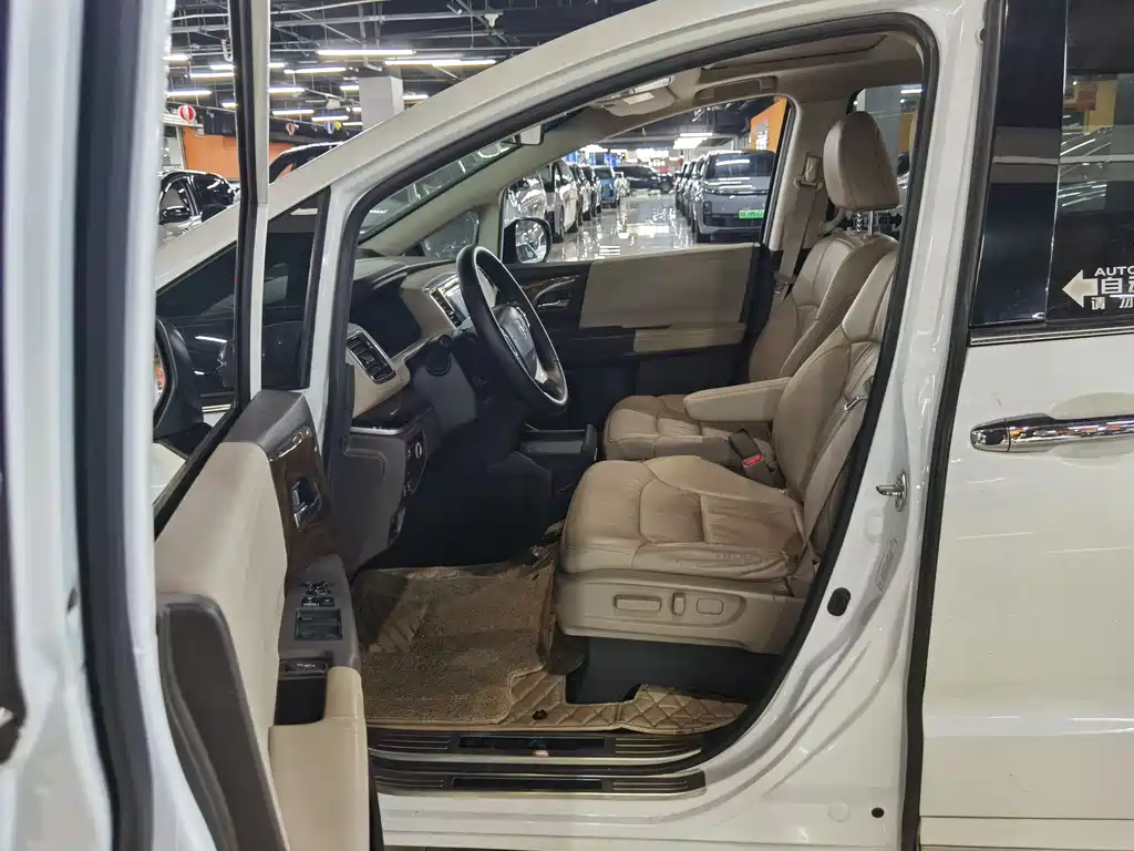 Odyssey 2.4 L Luxury