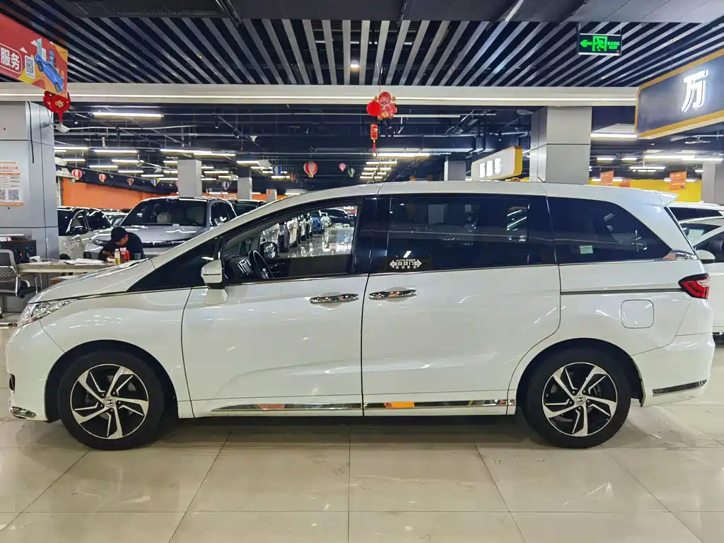 Odyssey 2.4 L Luxury