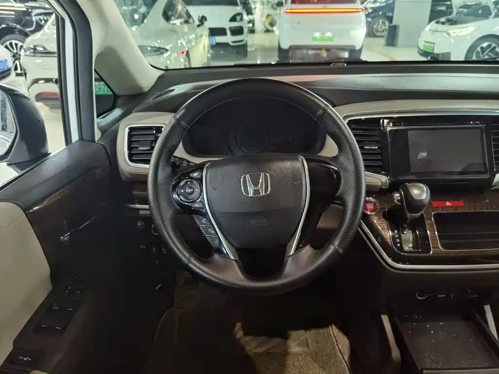 Odyssey 2.4 L Luxury