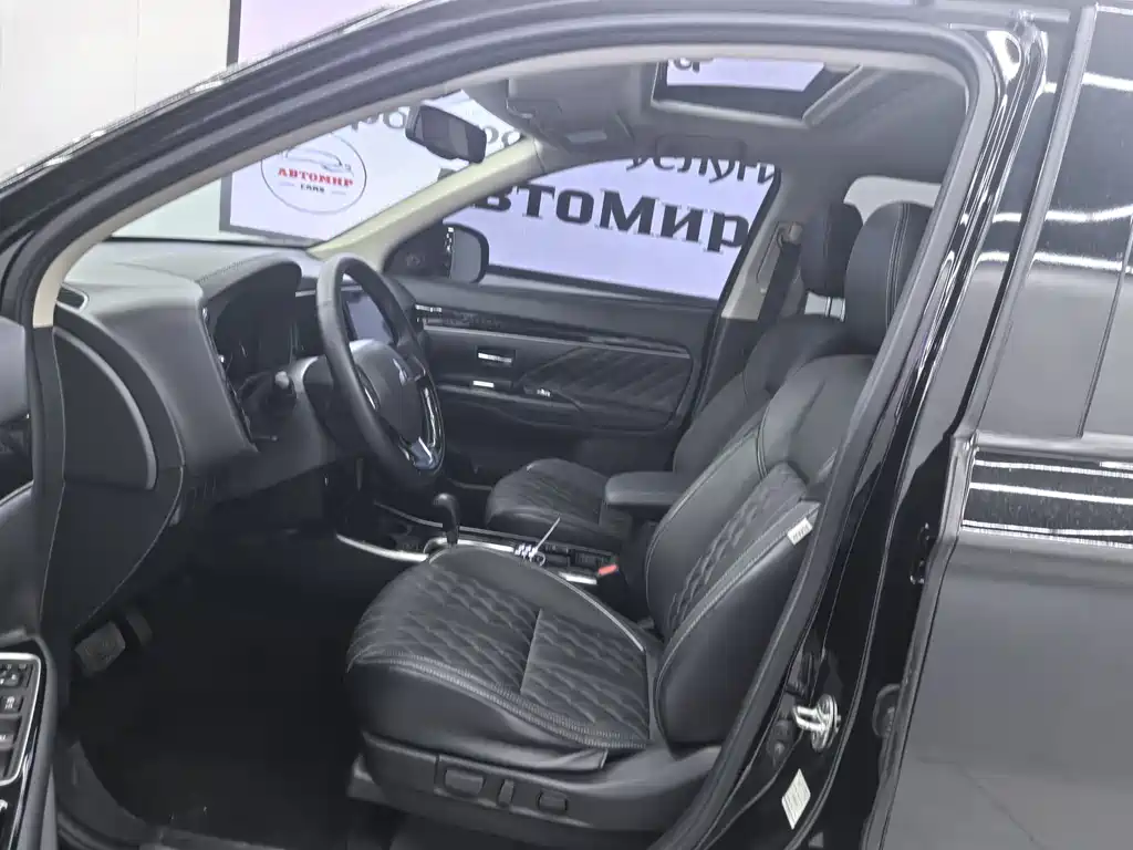 Outlander Facelift 2.0 L 2 WD Smooth Enjoyment 5-seat