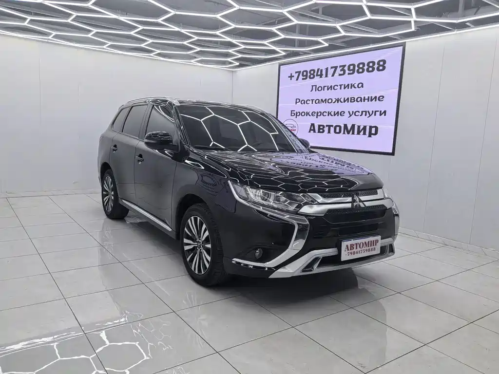 Outlander Facelift 2.0 L 2 WD Smooth Enjoyment 5-seat