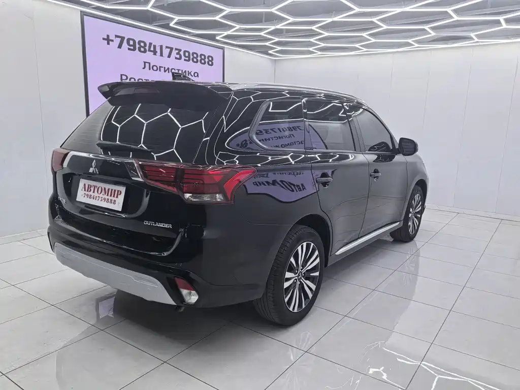 Outlander Facelift 2.0 L 2 WD Smooth Enjoyment 5-seat