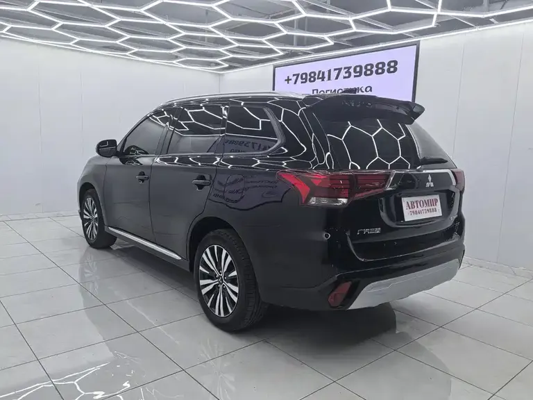 Mitsubishi Outlander Facelift 2.0 L 2 WD Smooth Enjoyment 5-seat