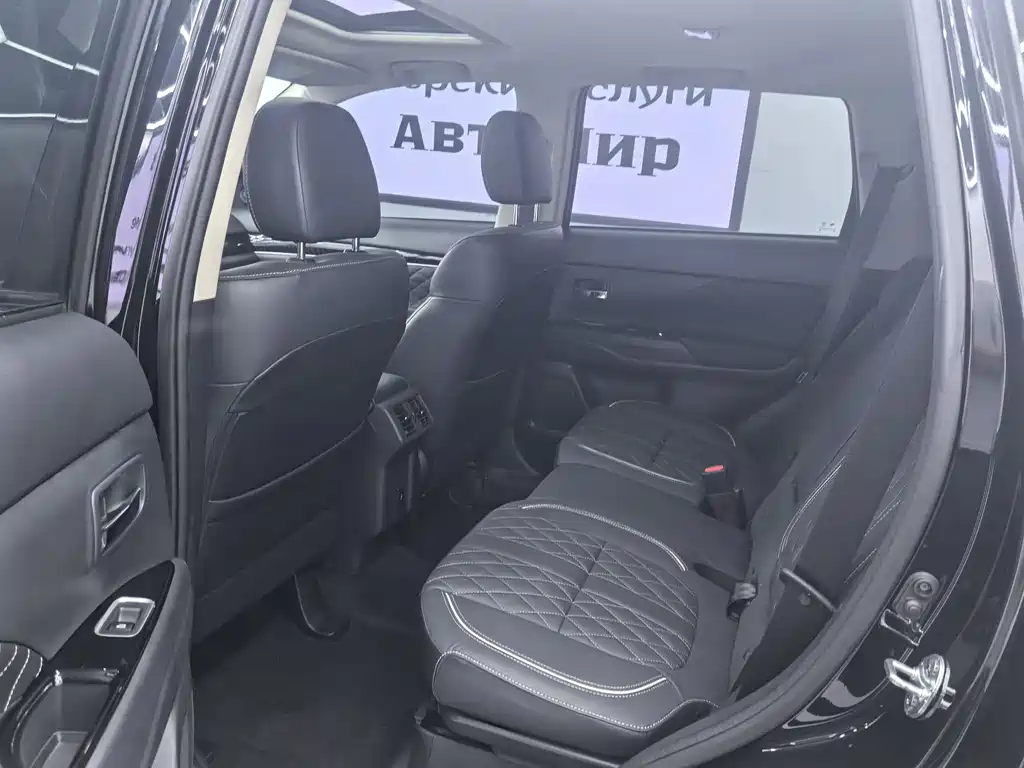 Outlander Facelift 2.0 L 2 WD Smooth Enjoyment 5-seat