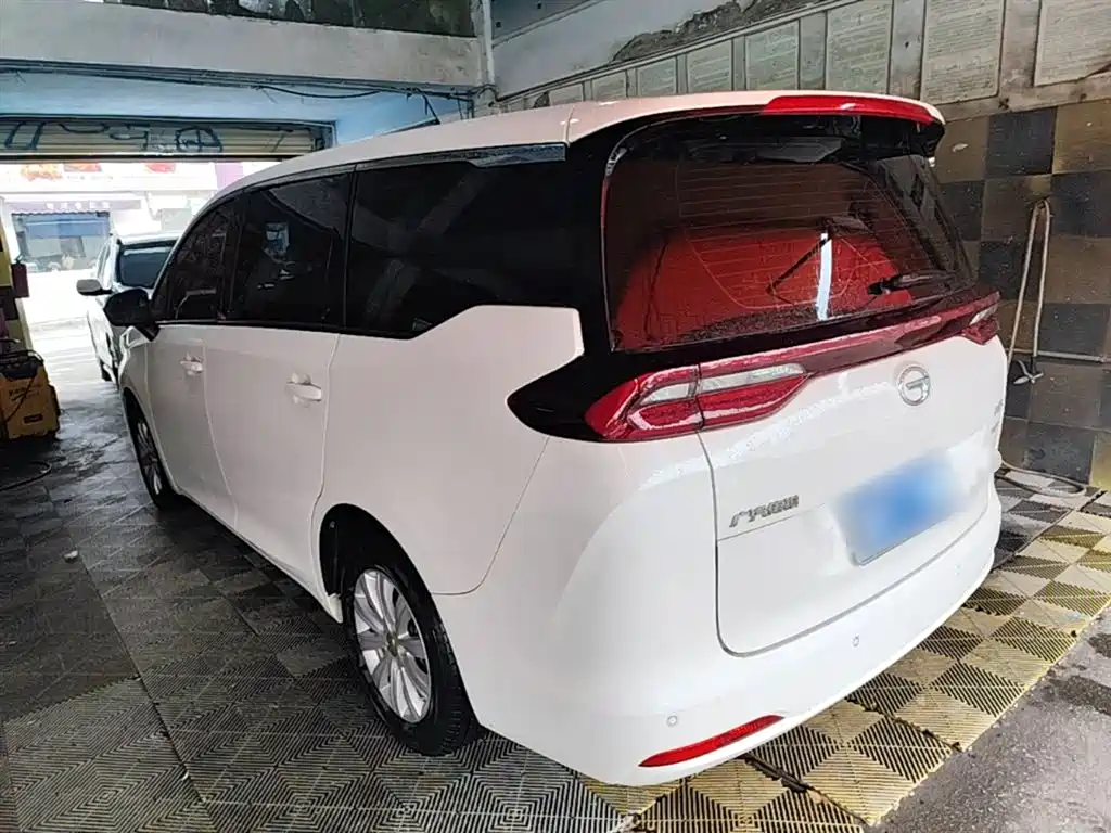 GAC Trumpchi M6 270 T DCT Luxury (7-seat)