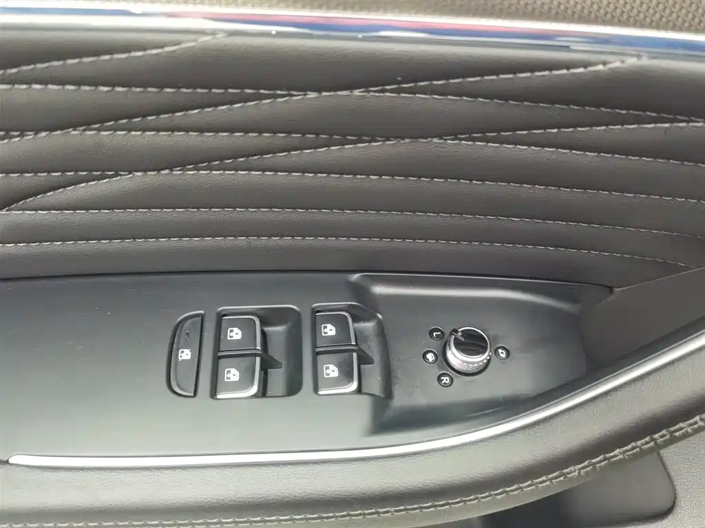 Hongqi HS5 Facelift 2.0 T Connected Flagship Enjoyment