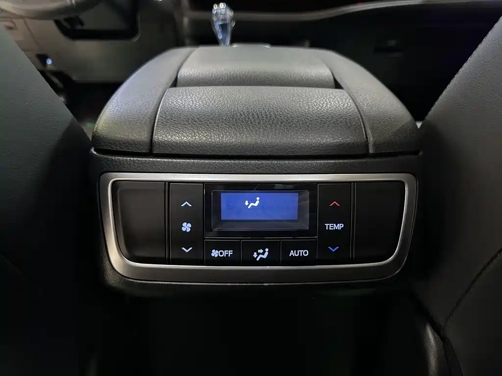 Highlander 2.0 T 4 WD Luxury 7-seat