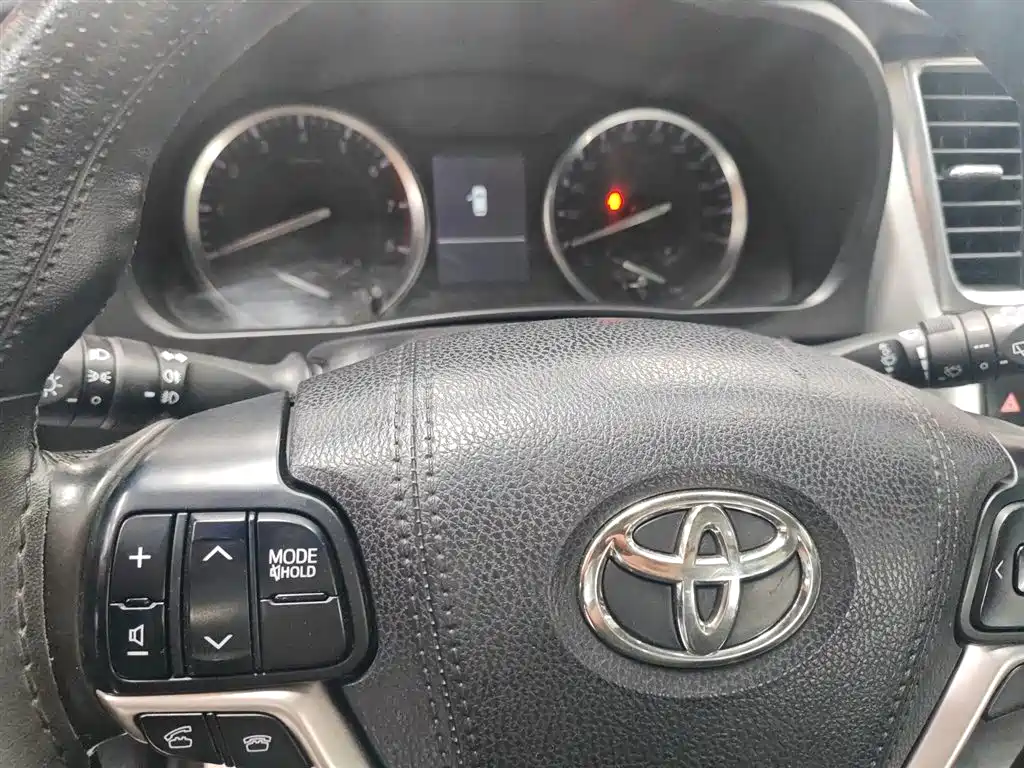 Highlander 2.0 T 4 WD Luxury 7-seat