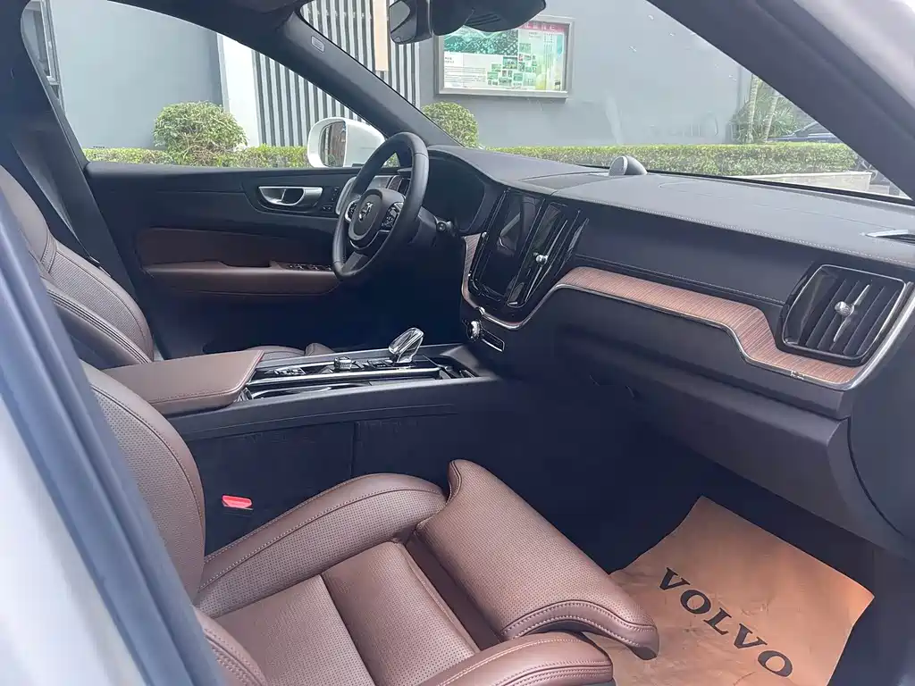 Volvo XC60 PHEV PHEV Hybrid Long Range 4 WD Smart Grace Luxury