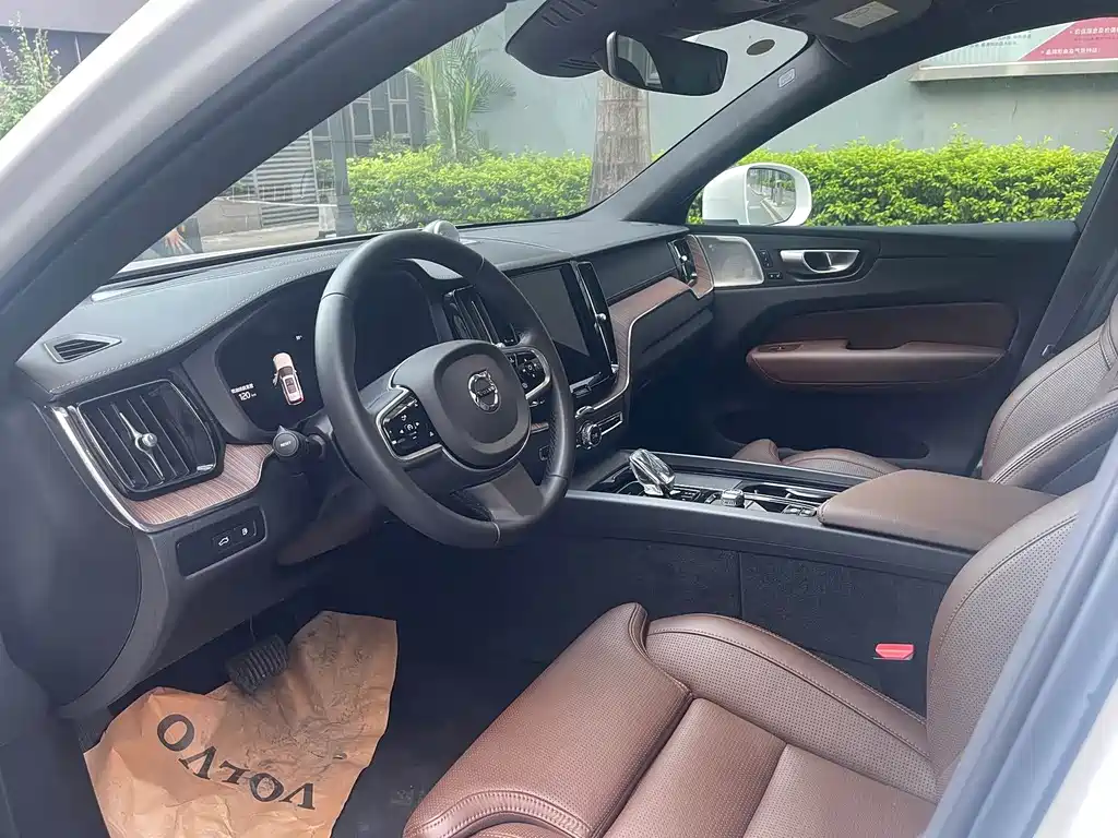Volvo XC60 PHEV PHEV Hybrid Long Range 4 WD Smart Grace Luxury