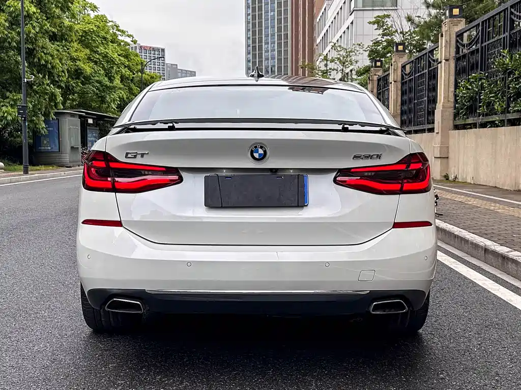 BMW 6 Series GT 630 i Luxury Design Package