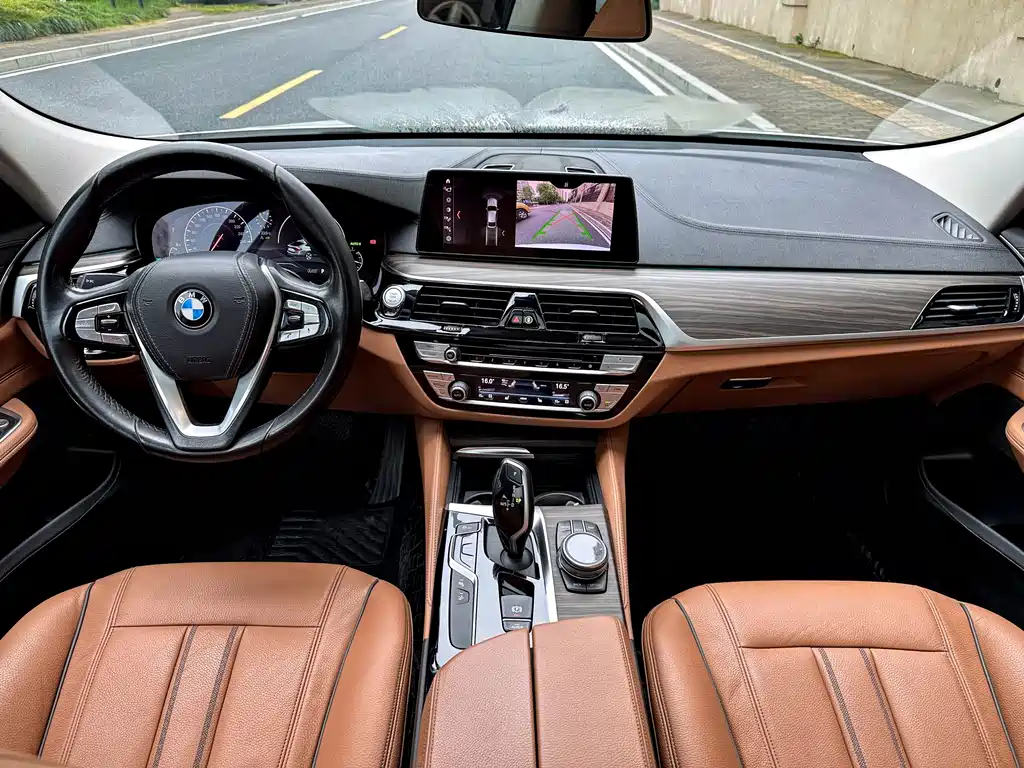 BMW 6 Series GT 630 i Luxury Design Package
