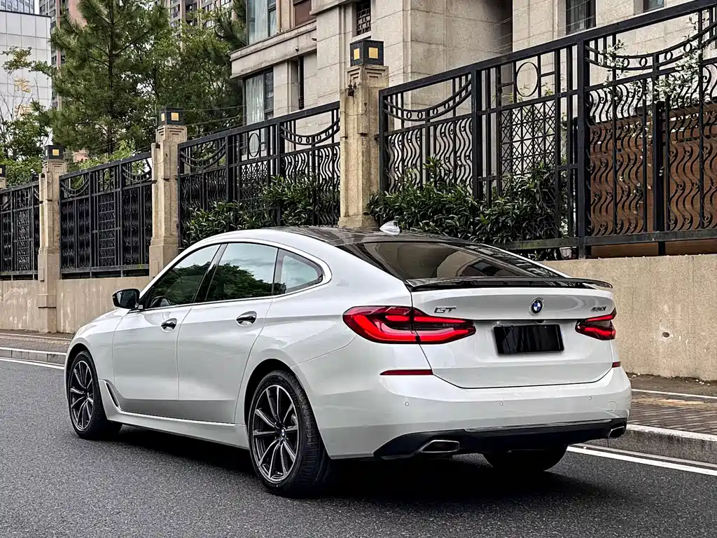 BMW 6 Series GT 630 i Luxury Design Package