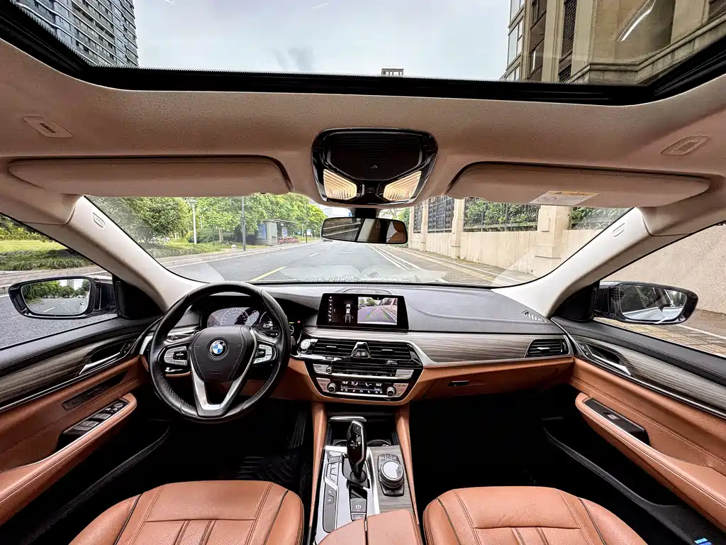 BMW 6 Series GT 630 i Luxury Design Package