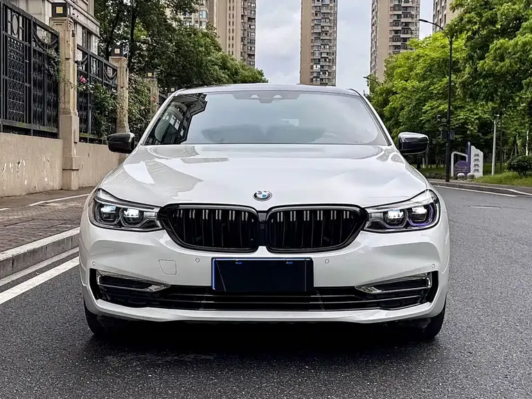 BMW 6 Series GT 630 i Luxury Design Package