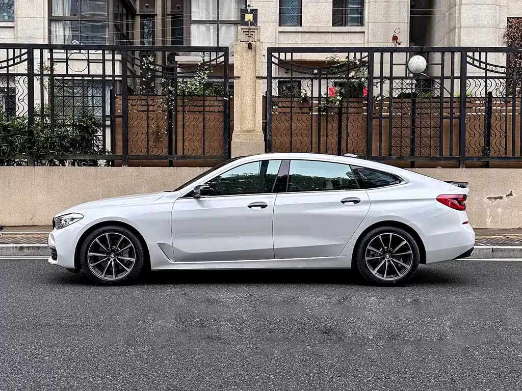 BMW 6 Series GT 630 i Luxury Design Package