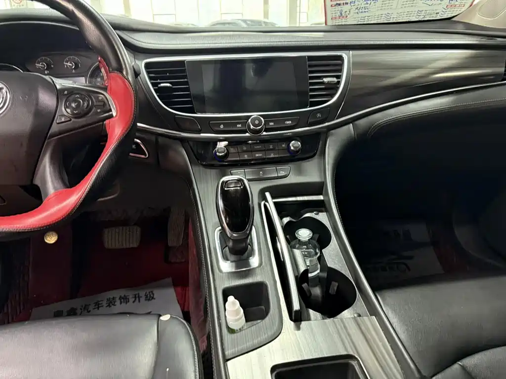 LaCrosse 652 T Luxury