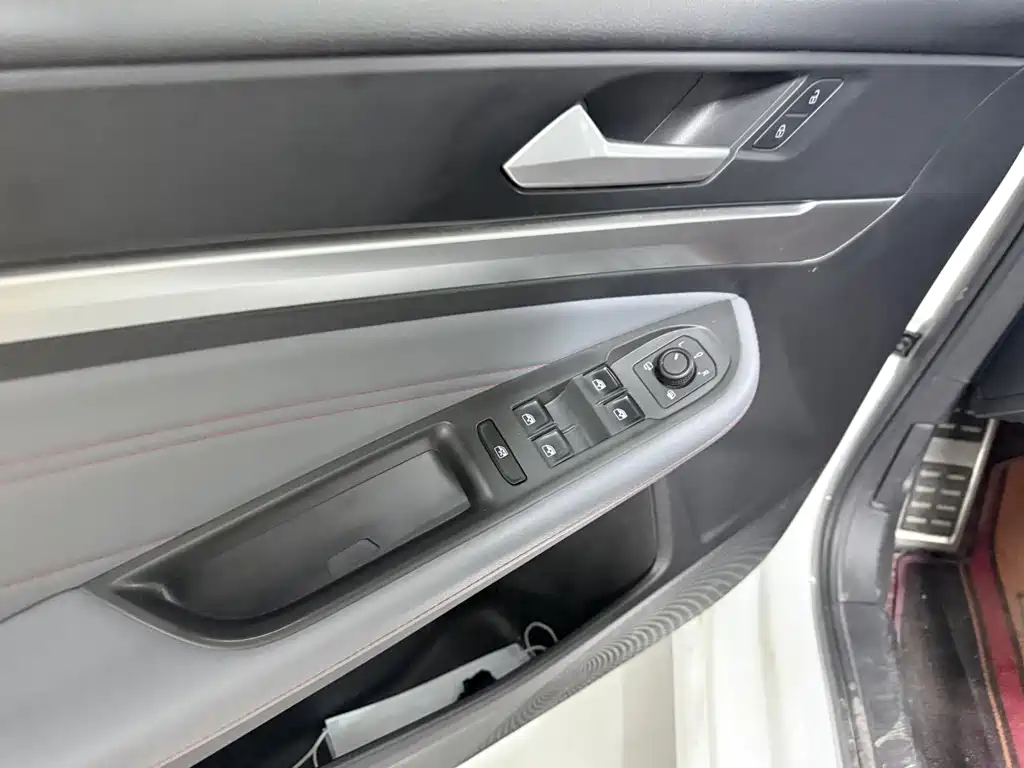Lamando Lamando L 280 TSI DSG Hot