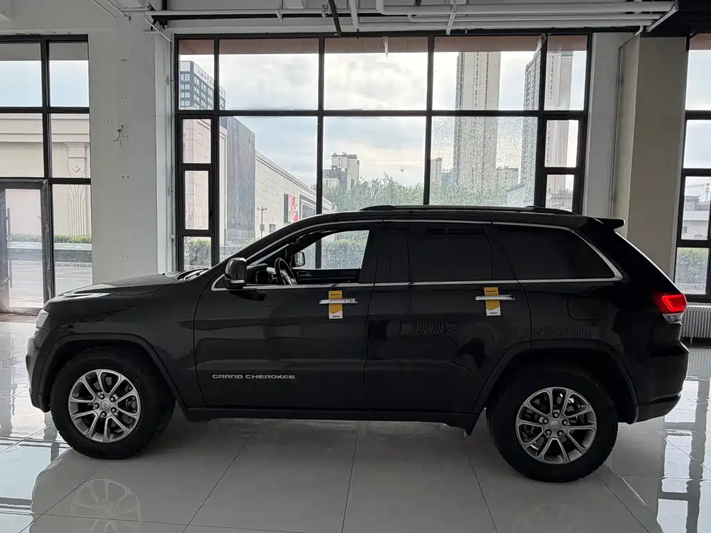 Grand Cherokee (Import) 3.0 L Comfort Enjoyment Navigation