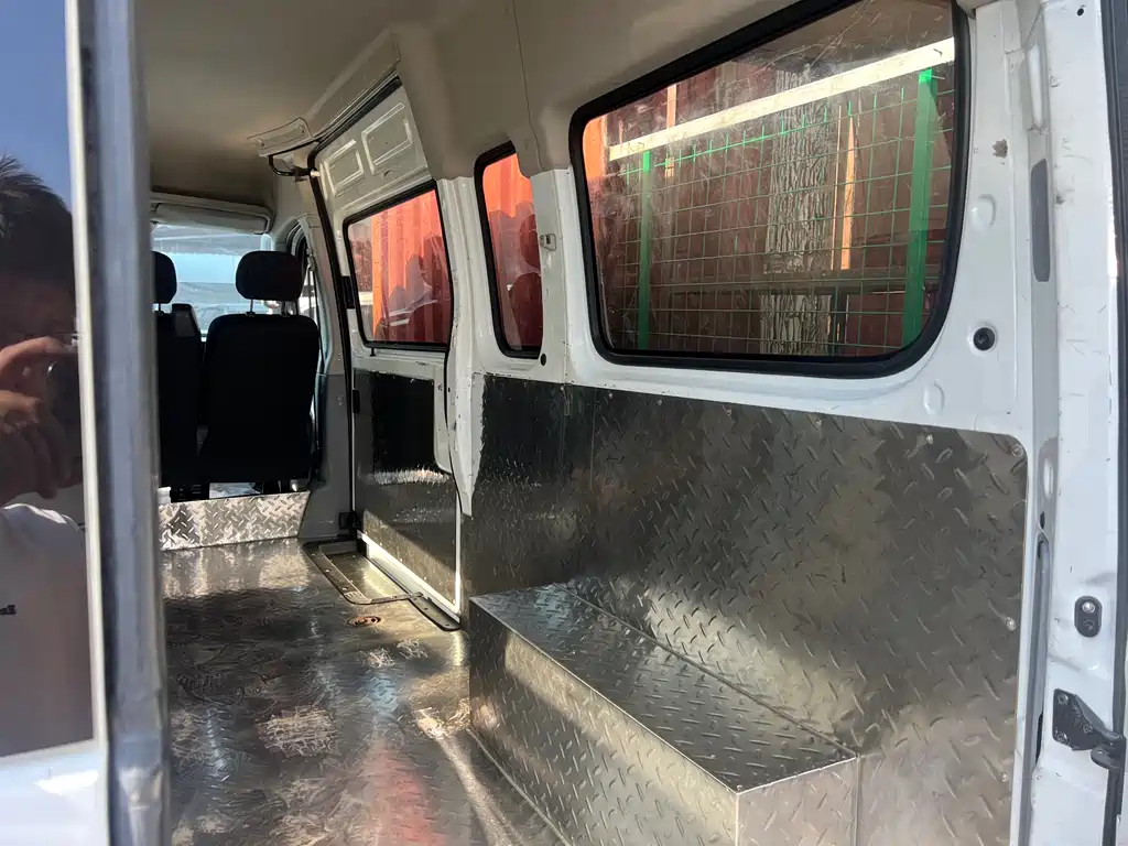 Xintu V80 新途V80 2021款 2.0 T PLUS 手动全能王长轴中顶6/7/8/9座