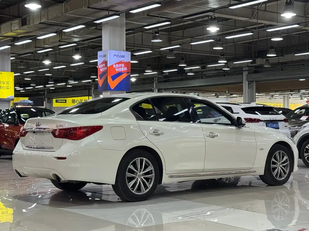 Infiniti Q50 L 2.0 T Comfort