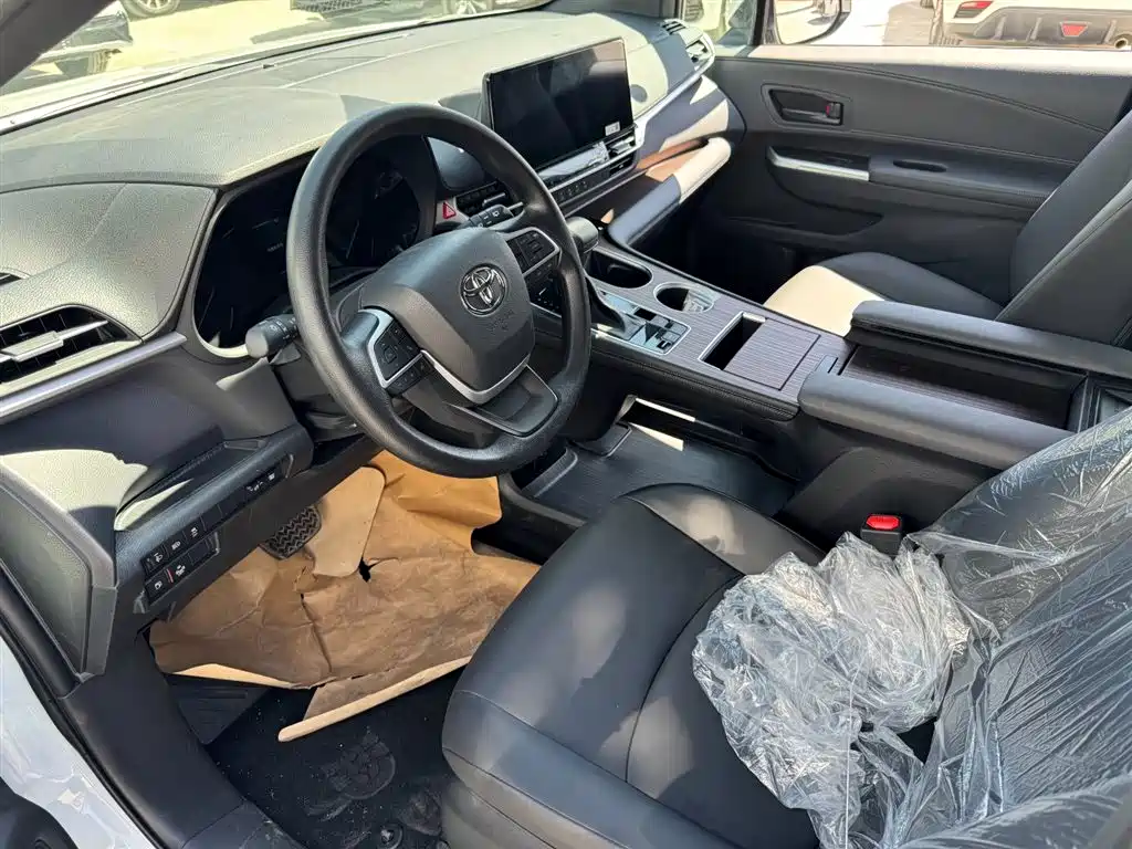 Granvia 2.5 L Hybrid Luxury