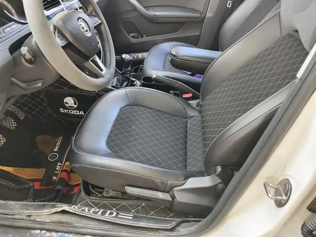 Rapid Spaceback 1.6 L Manual Comfort