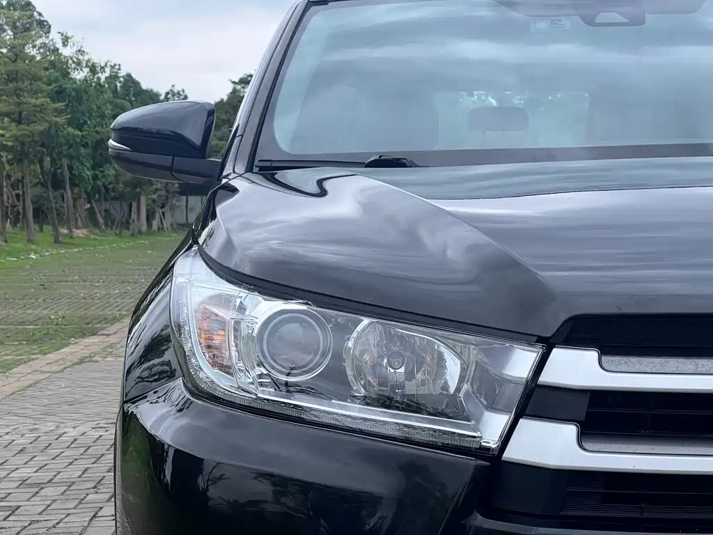 Highlander 2.0 T 4 WD Luxury 7-seat CN-VI