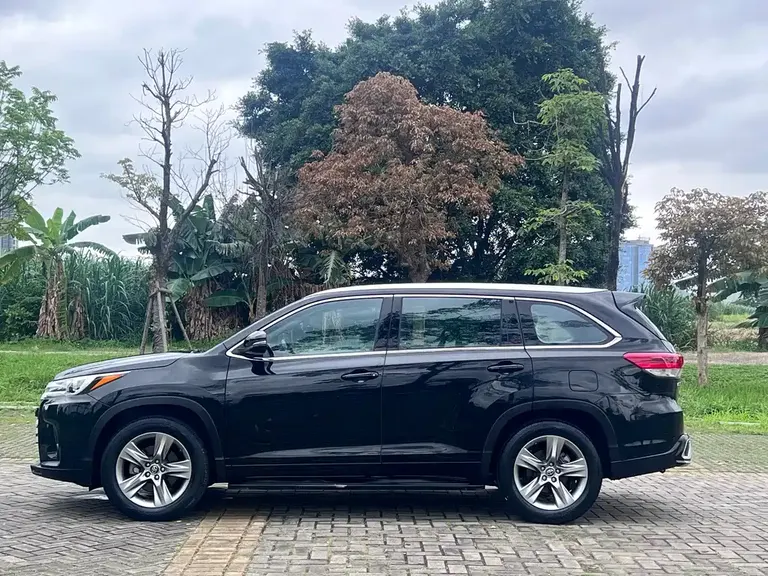 Toyota Highlander 2.0 T 4 WD Luxury 7-seat CN-VI