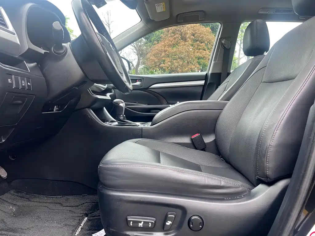 Highlander 2.0 T 4 WD Luxury 7-seat CN-VI