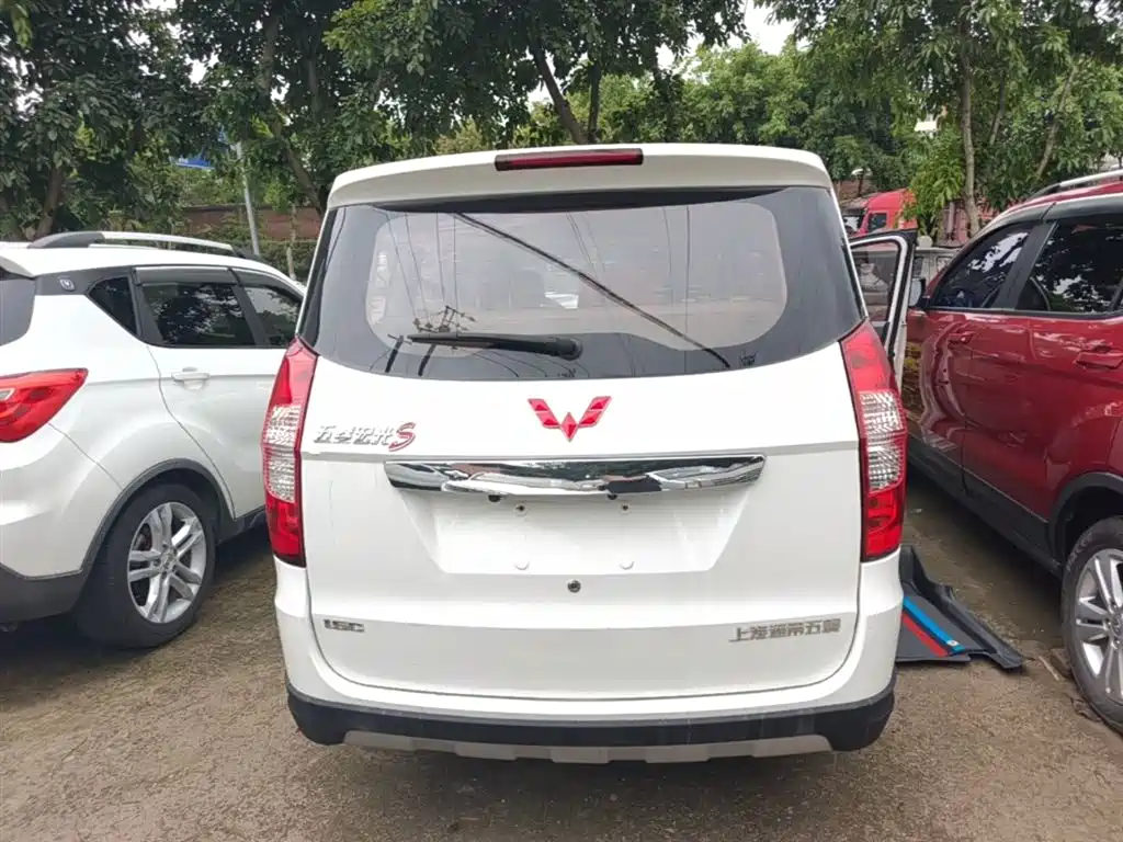 Wuling Hongguang 1.5 L S Comfort