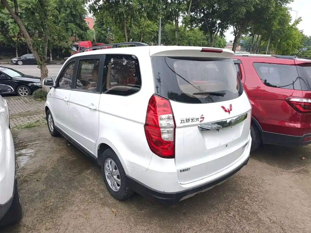 Wuling Hongguang 1.5 L S Comfort