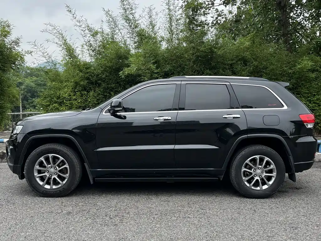 Grand Cherokee (Import) 3.0 L Elite Navigation