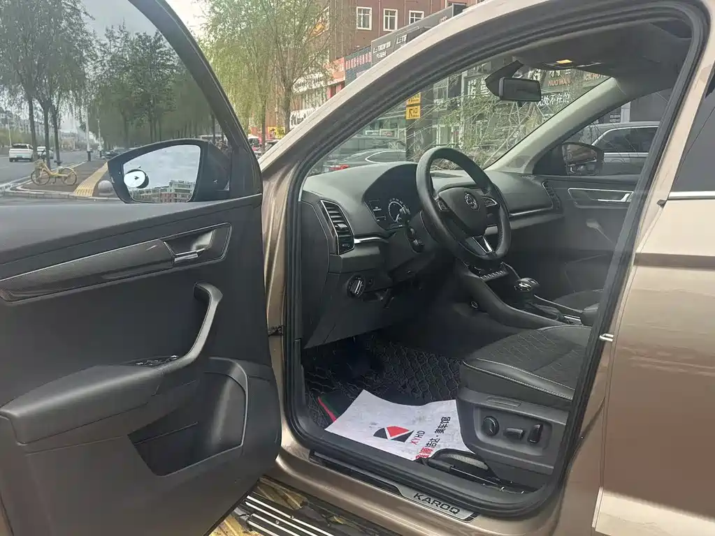 Karoq TSI280 Luxury