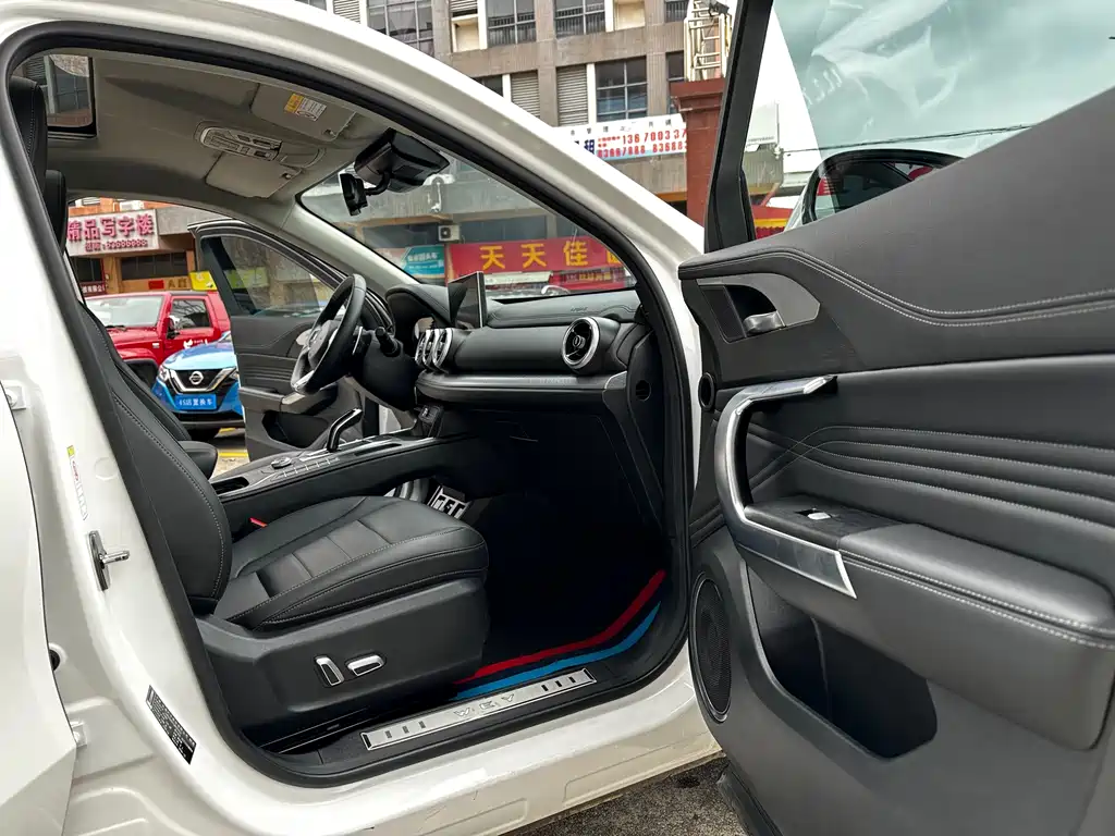 WEY VV5 1.5 T 2 WD Smart Pioneer